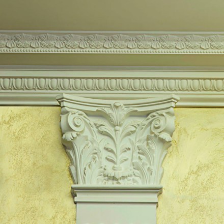 Perfils decoratius Gaudí a papelpintadoonline.com