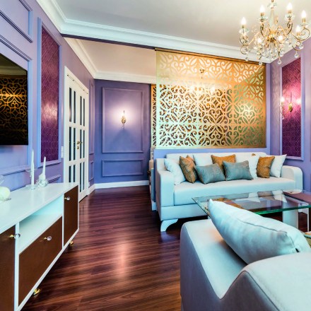 Perfils decoratius Gaudí a papelpintadoonline.com